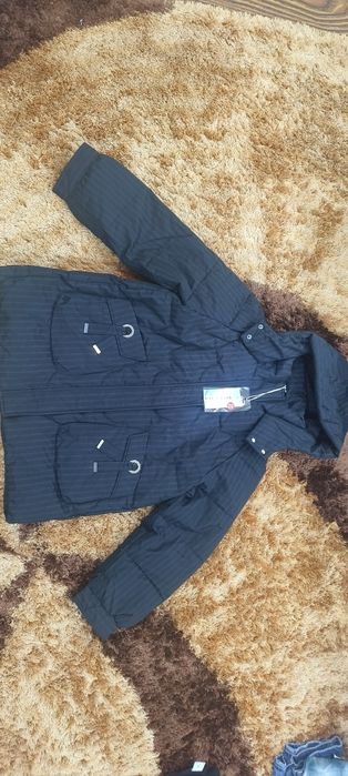 Продаю куртку женскую