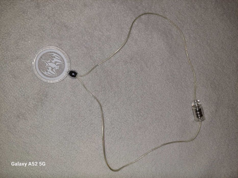 Colier/medalion magnetic cu liliac luminos Bacardi Rum