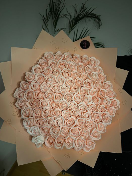 Buchet 101 trandafiri sapun imperiali cu sclipici glitter stitch angel