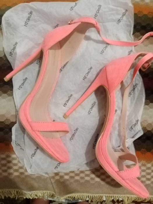 SANDALE  DAMA   DeeZEE eleganti  pentru ocazii speciale /petreceri .