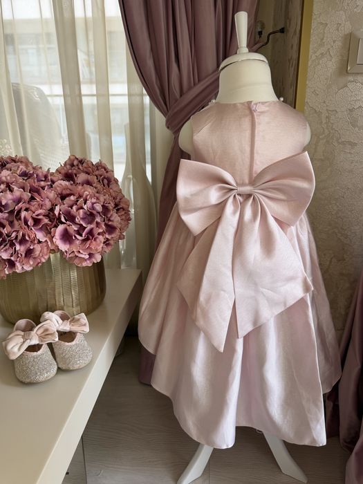 Rochie eleganta cu trena pentru fetite 2/3 ani, am si pentru 12-18 luni, si pentru 9-12 luni