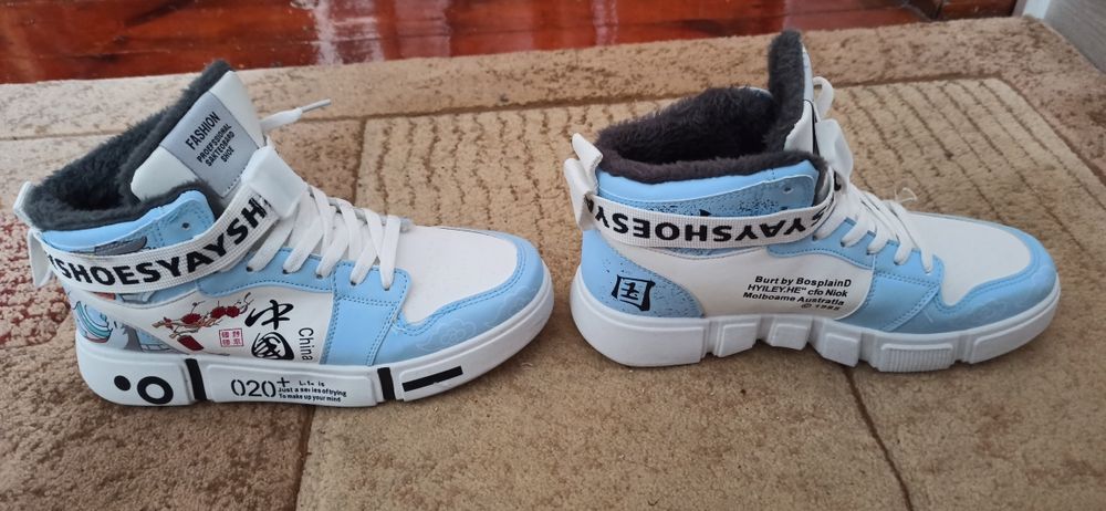 Кроссовки спортивные тёплые