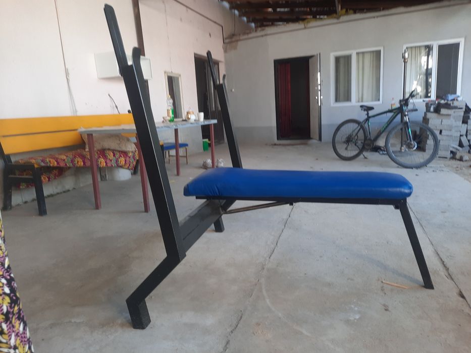 Продам скамью для жим лёжа.