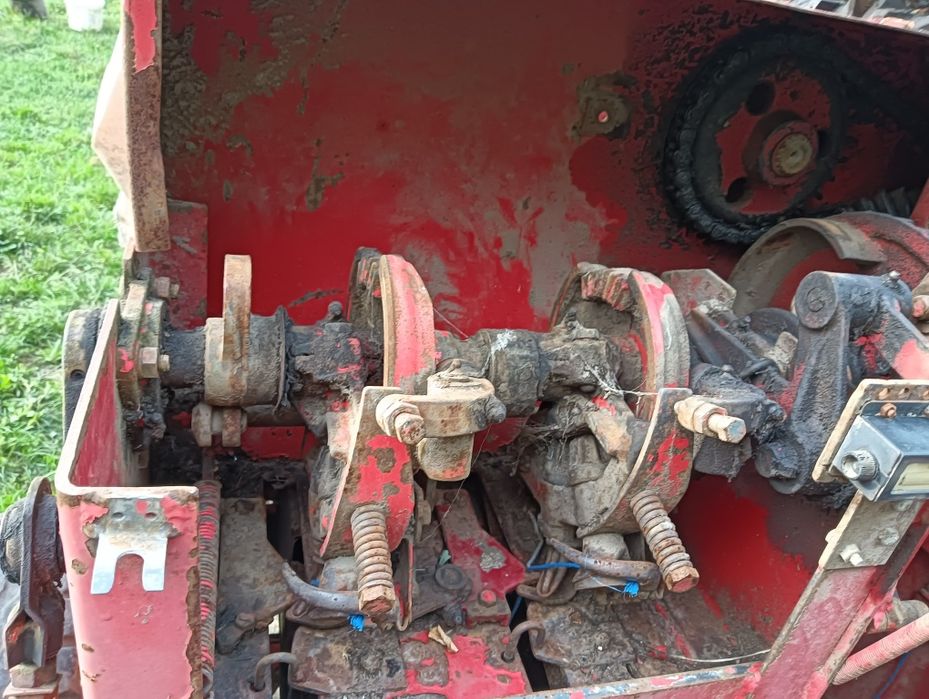 Vând presă de balotat ,