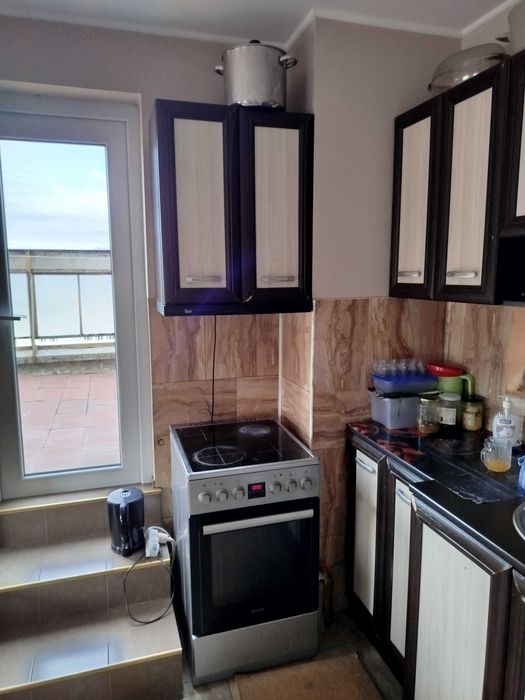 Продавам двустаен апартамент,център