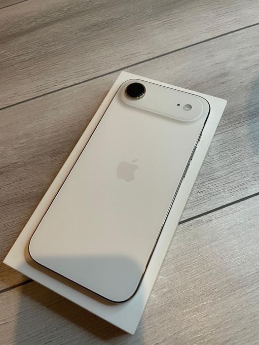 Vând/Schimb iPhone 17 Air Gold, garanție.