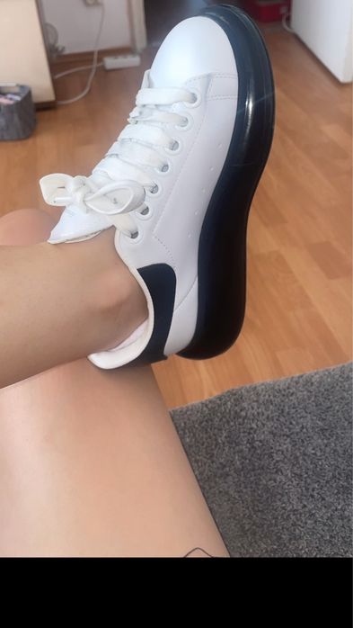 vand adidasi alexander mcqueen