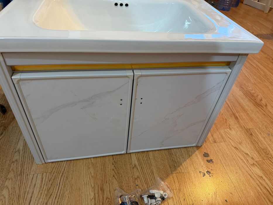 Продам раковину со шкафом