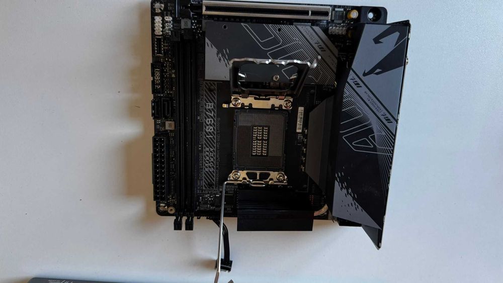 Placă de bază Mini-ITX Gigabyte B760I AORUS PRO DDR5 - Socket 1700