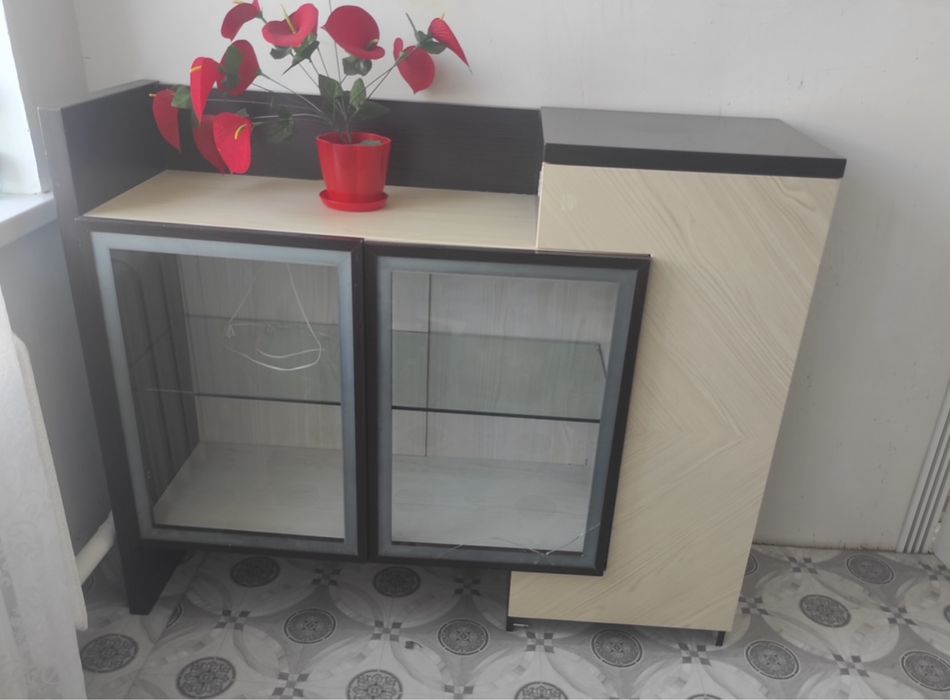 Срочно продам Горка и журнальный столик