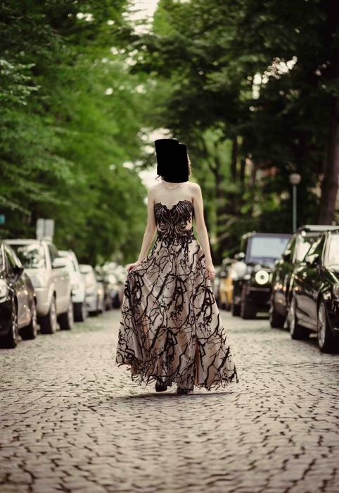 Официална рокля.