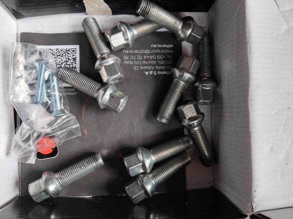 Vând 2 distanțiere de 12 mm Audi