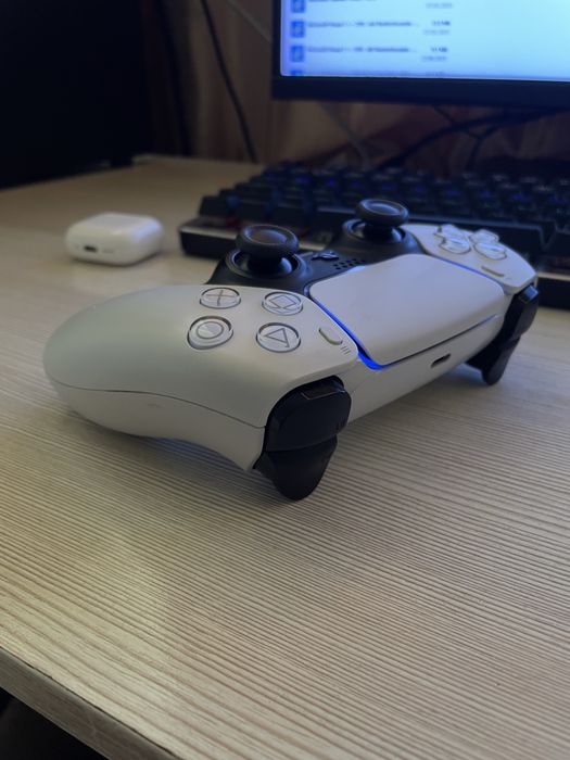 Продам оригинальный джостик от Playstation 5