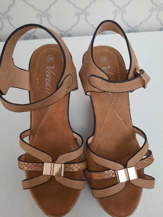 Продается женская обувь