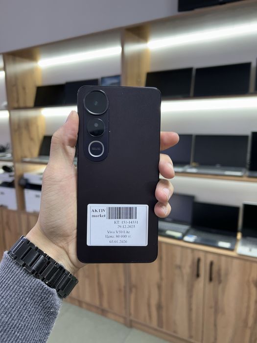 Vivo V50 Lite.