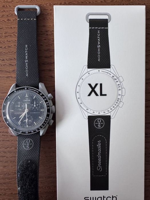 Ceas Omega Swatch Mission to the Moon si cureaua optionala