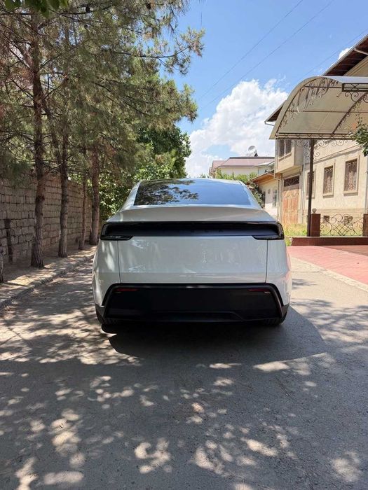 Tesla Model Y Juniper RWD PREMIUM | 02.2026  | Atigi 2,500 km
