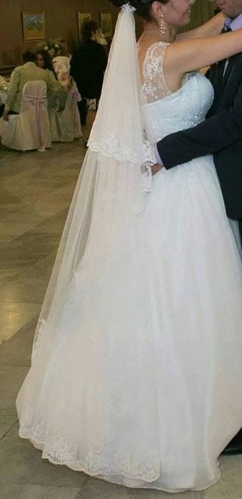 Бяла булчинска рокля