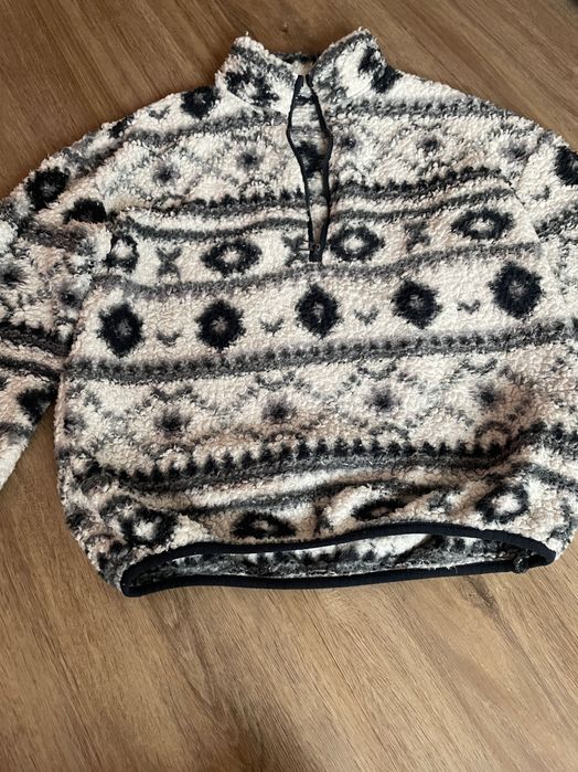 Бял пуловер за дете