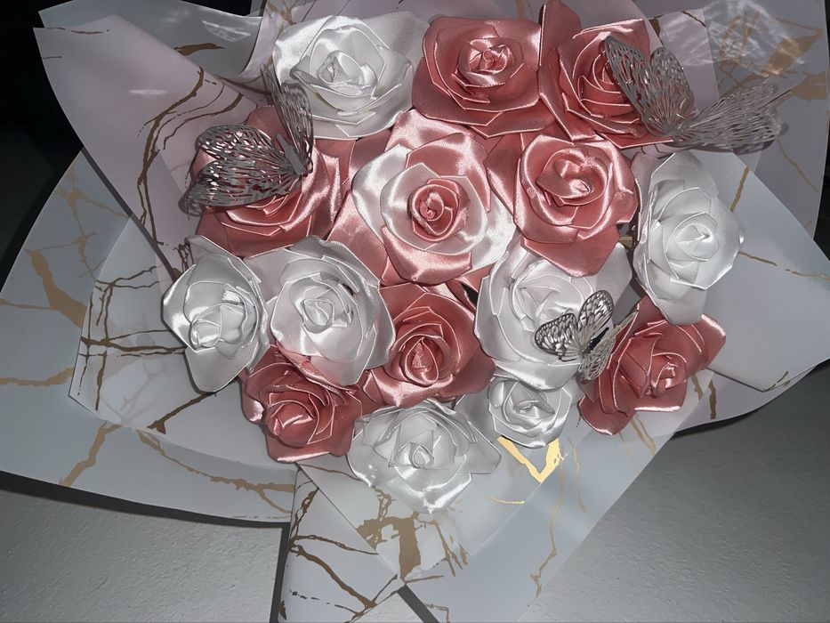 Buchet flori satin
