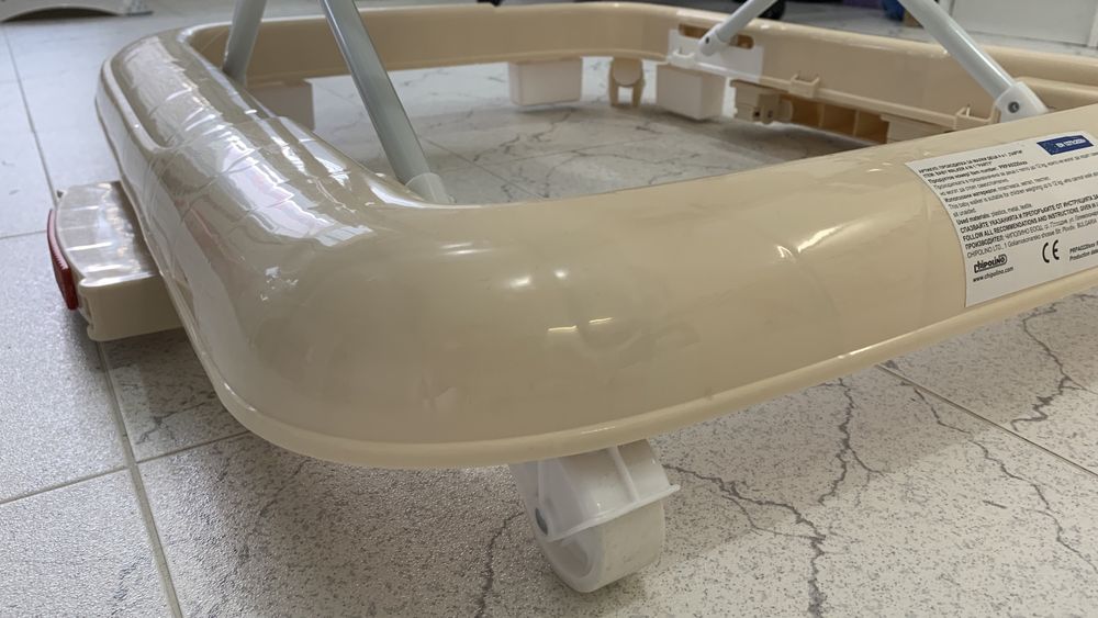 Проходилка Chipolino Party, цвят лате