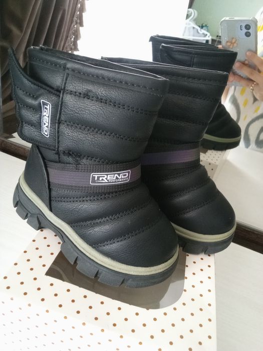 Òĝil bolalar uchun oyoq kiyim etik sotiladi