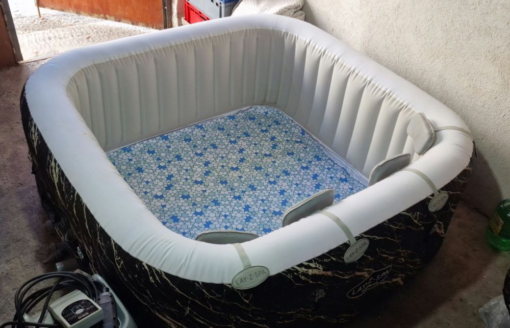 Geacuzi gonflabil.  Piscină