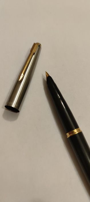 Stilou Parker penita aur 14K