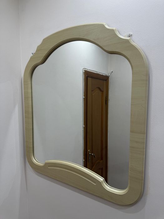 Продам настенное зеркало