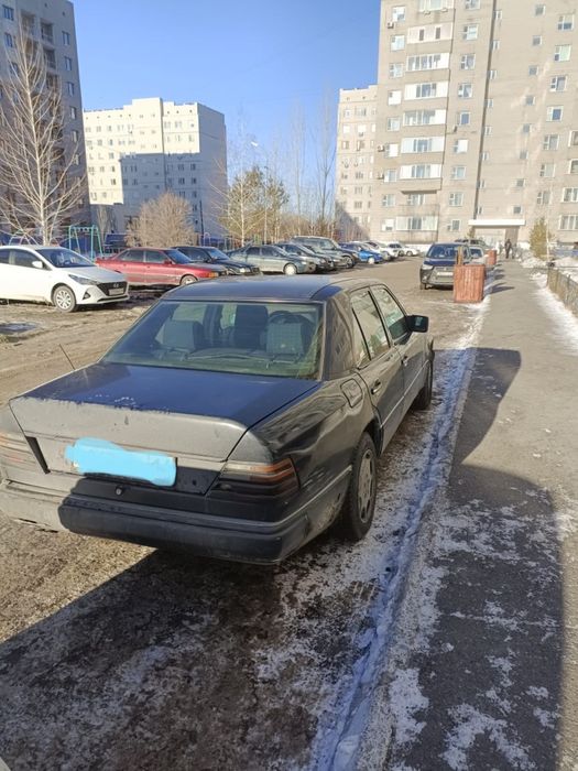 Автомобиль мередес бенз Е 220