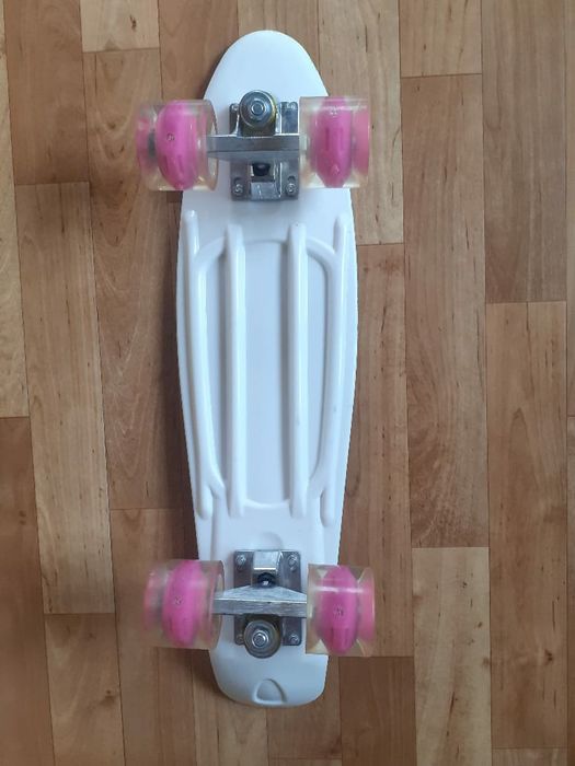 Прдам скейборт в отличном состоянии