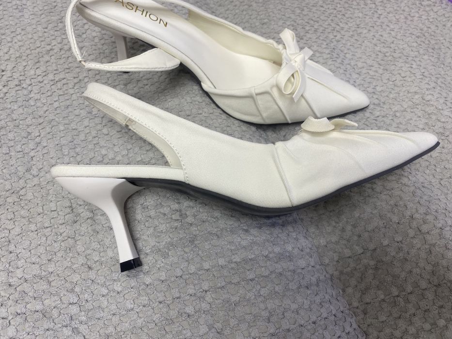 Туфли новые белые
