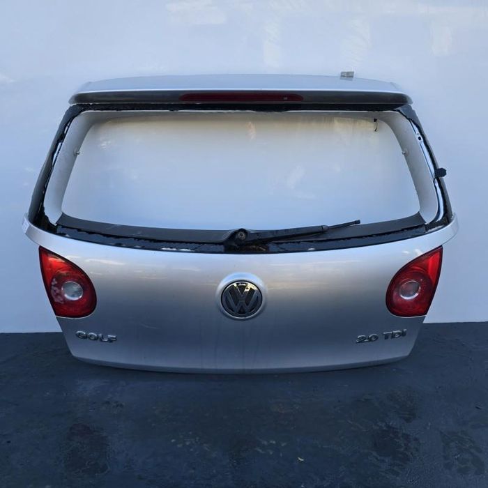 Haion complet cu defect colt dreapta Volkswagen Golf 5