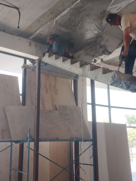 Demantaj ishlarini qilamiz.Beton buzamiz