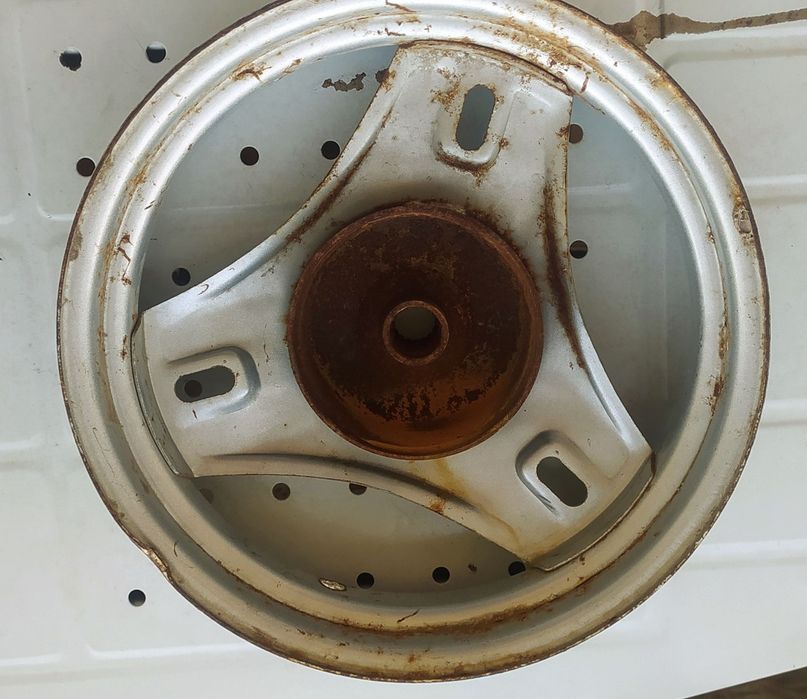 Продам два диска R10 на китайский скутер