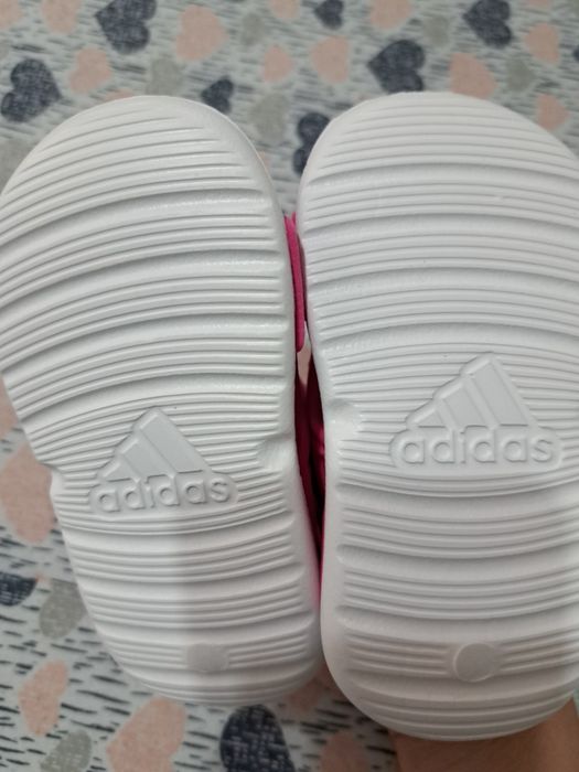Vând sandale noi Adidas