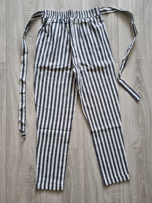 Pantaloni in talie înaltă