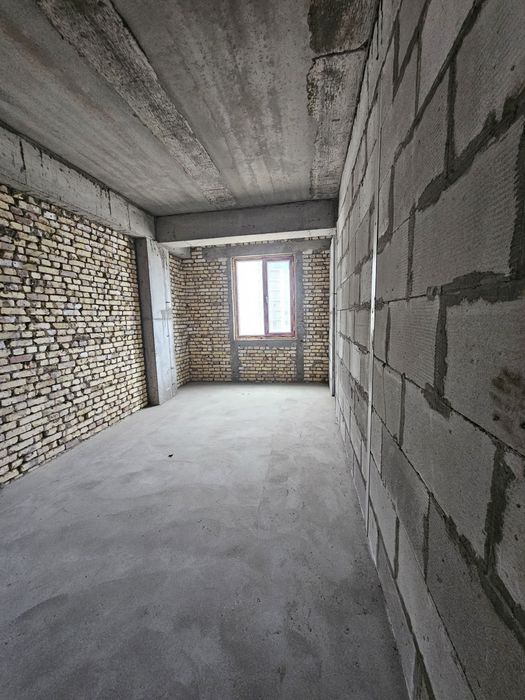 3 xonalik karobka holatida kvartira sotiladi