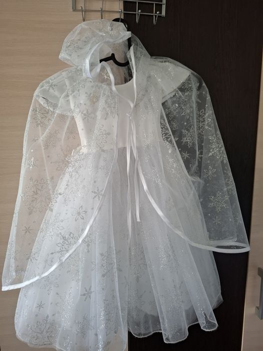 Продам нарядное красивое белое платье