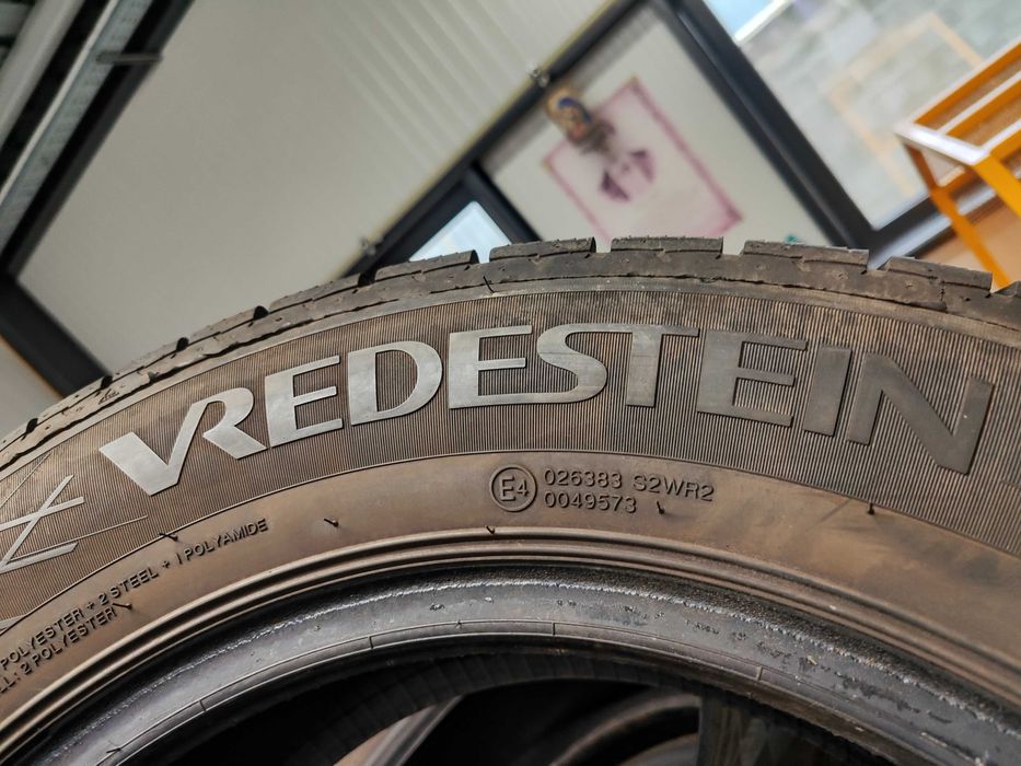 4бр.зимни гуми 215/65/16C Vredestein