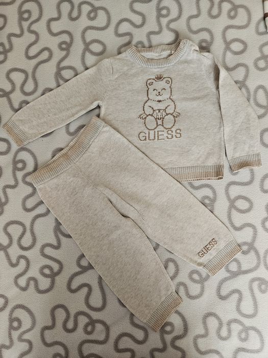 Guess кистюм за бебе 12м. - бежов цвят. Памук.