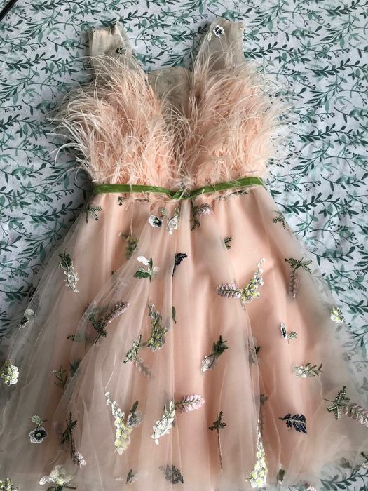 Бална/Сватбева официална рокля Junona с бродерии и естествени пера