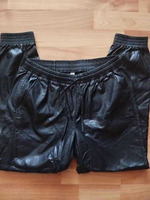 Pantaloni piele Zara