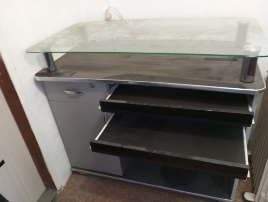 Продам  стол в хорошем состоянии