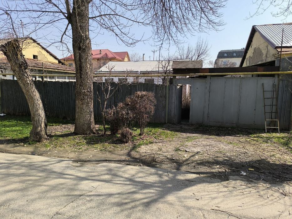 Продаю участок , под слом.