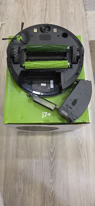 Прахосмукачка робот iRobot j7+