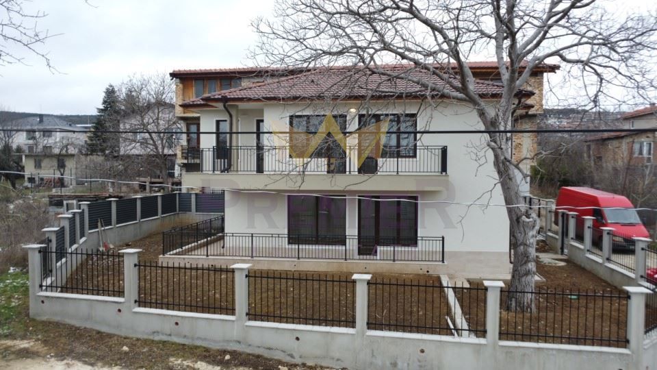 Къща в Варна-м-т Траката площ 150 цена 390000