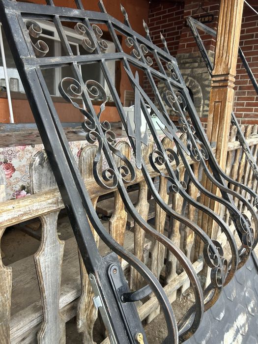 Метална Врата с Орнаменти