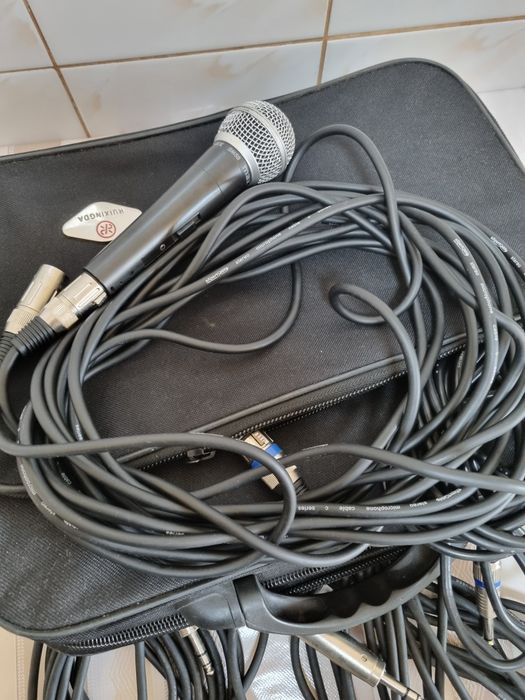 Vând Mixer Behringer 1202fx ca nou plus accesorii