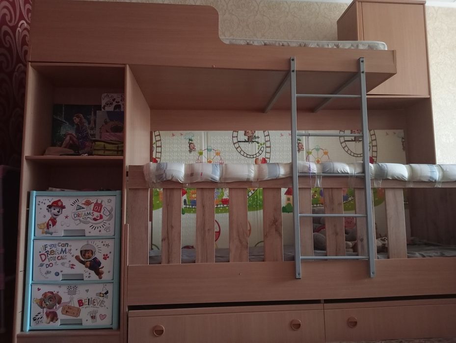 Кроватка двухъярусная